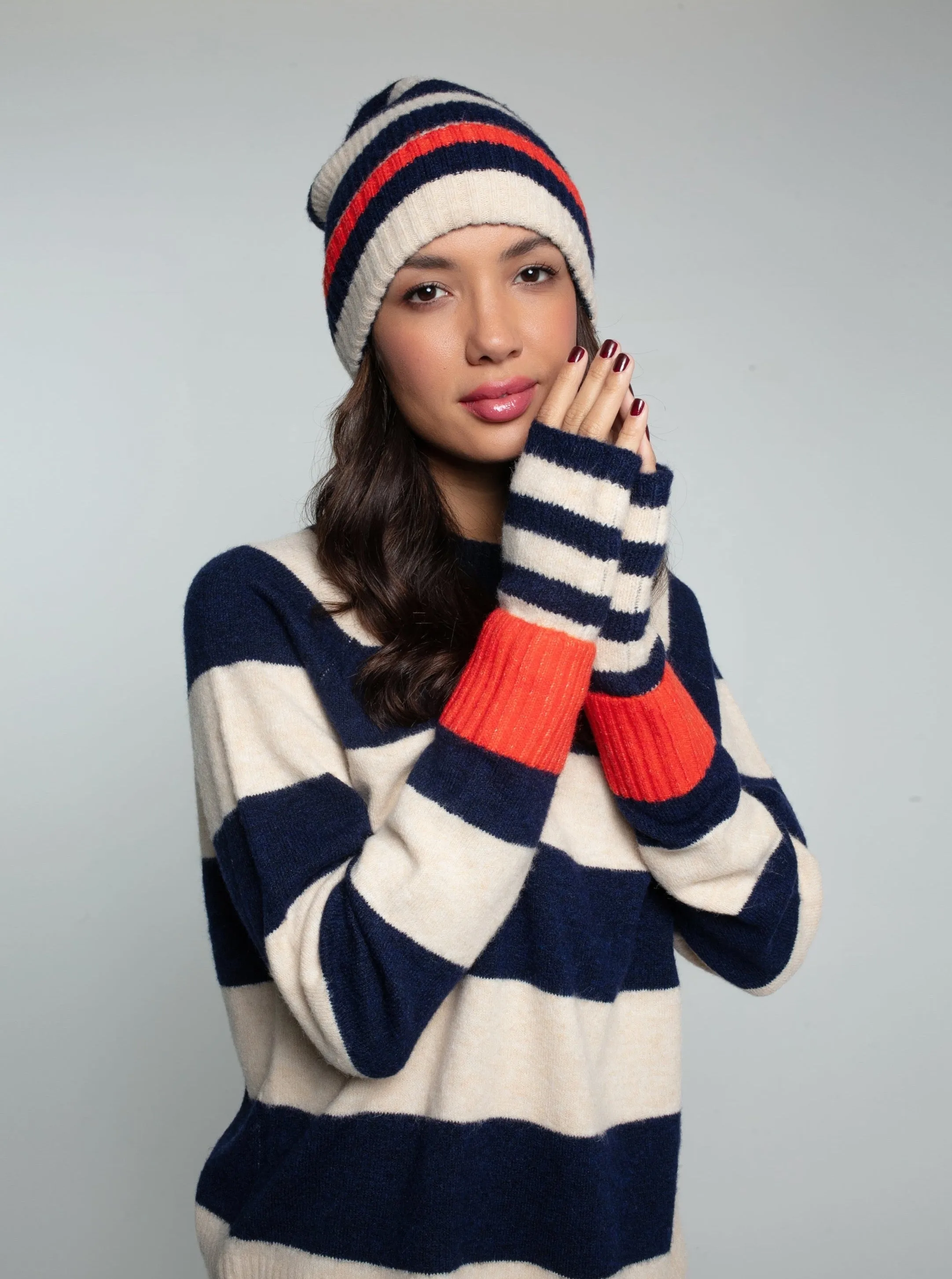 FARAH KNITTED STRIPE BEANIE-NAVY