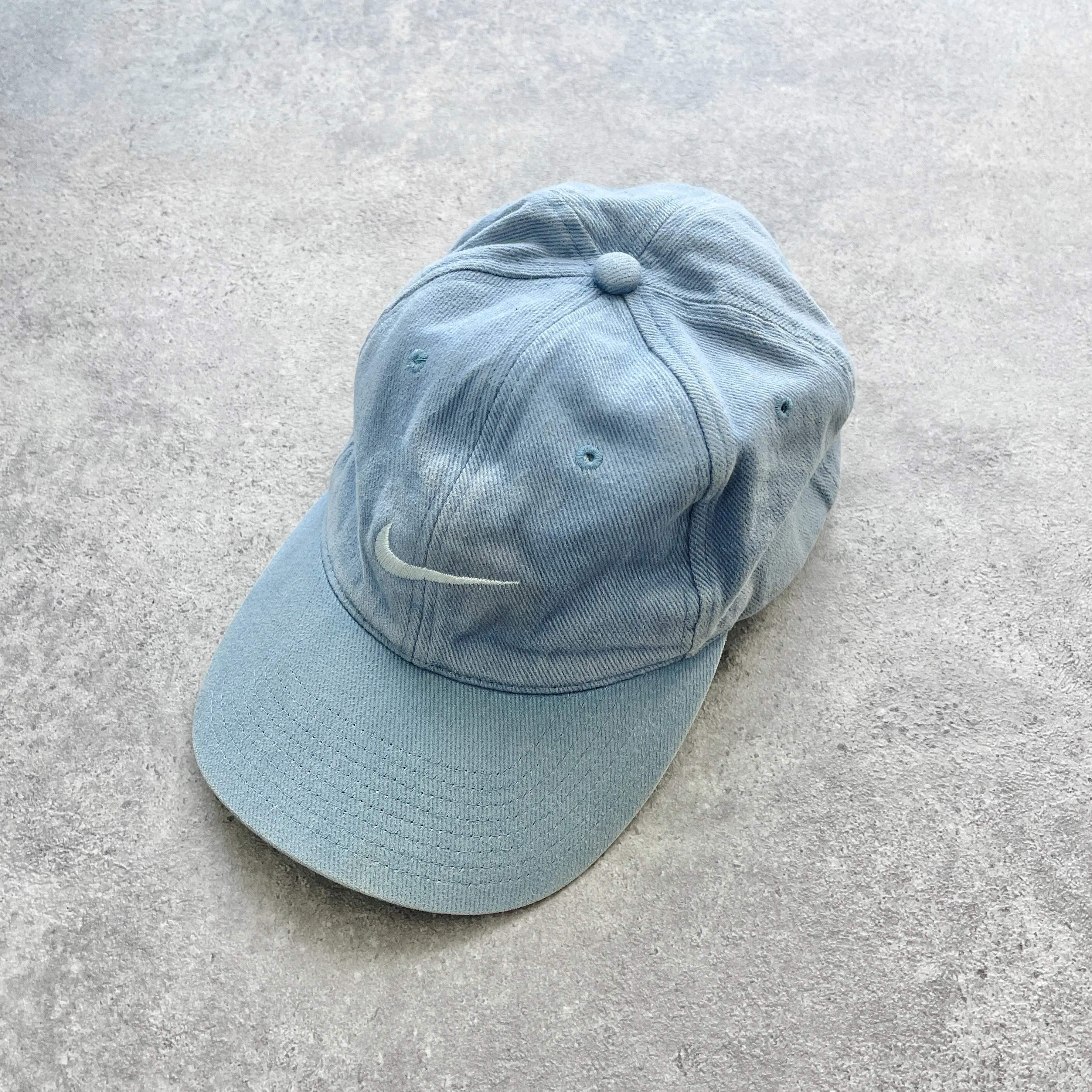 Nike 1990’s embroidered swoosh cap