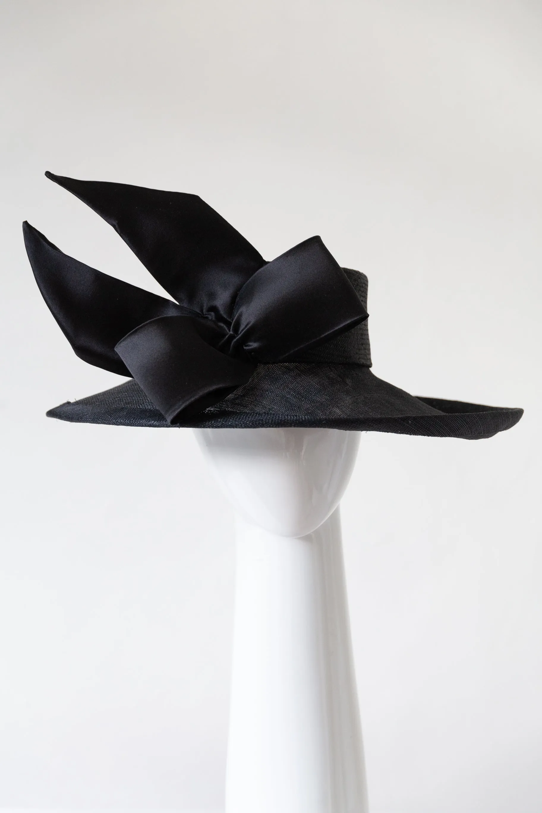 Sweeping Wide Brimmed Hat with Side Bow in Black